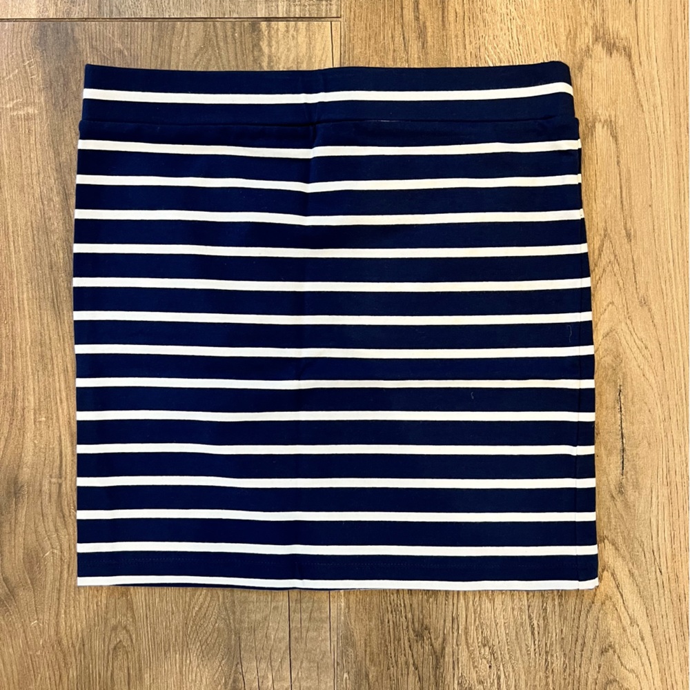 Forever 21 - Short Skirt in Medium